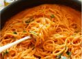 Spaghetti mit Paprika-Tomatensauce