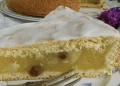Gedeckter Apfelmuskuchen