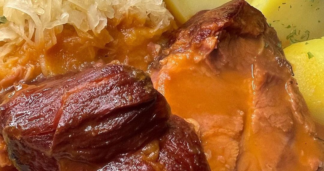 Kassler mit Sauerkraut und Kartoffeln