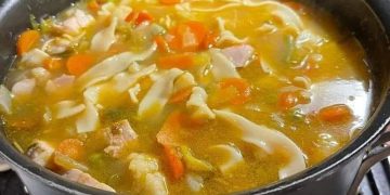Hühnernudelsuppe