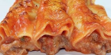 Mit Fleisch gefüllte Cannelloni: das reichhaltige und leckere Rezept für gebackene Pasta