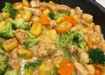 Gnocci mit Hühnerfleisch Brokkoli und Karotten