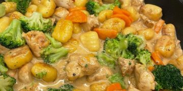 Gnocci mit Hühnerfleisch Brokkoli und Karotten