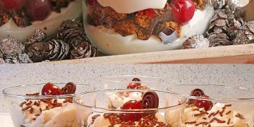 Weihnachtliches Lebkuchen Schicht Dessert, die Gäste werden begeistert sein 