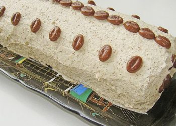 Biskuitrolle mit Kaffeecreme