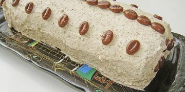 Biskuitrolle mit Kaffeecreme