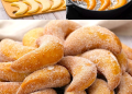 Süße frittierte Kipferl: das Rezept für weiche und köstliche Sauerteigprodukte