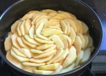 Apfelkuchen mit Sahne-Pudding-Guss