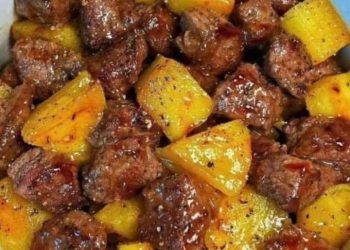 Steak und Kartoffeln in der Pfanne