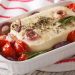 Einfache Gebackener Feta mit Kräutern und Tomaten