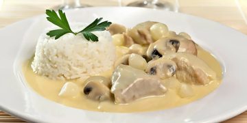 LEBERKÄS MIT CHAMPIGNON – ZWIEBEL – SAHNE – SOSS