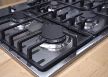 Die 3-Zutaten-Mischung zur Reinigung verschmutzter und verkrusteter Kochfelder: Sie werden wieder wie neu