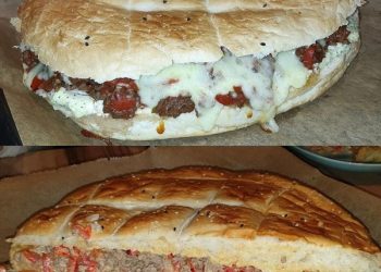 Fladenbrot mit Hackfleisch aus dem Backofen