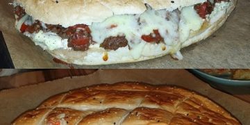 Fladenbrot mit Hackfleisch aus dem Backofen