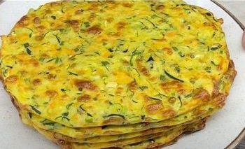Gebackene Zucchini-Pizzen