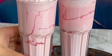 Erdbeer-Milchshake mit nur 3 Zutaten, so lecker und gesund