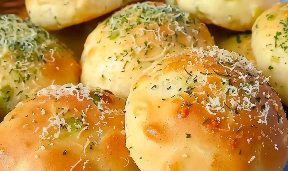 Megalecker Knoblauch Brötchen Gefüllt Mit Mozzarella Käse Rezept – Alte ...