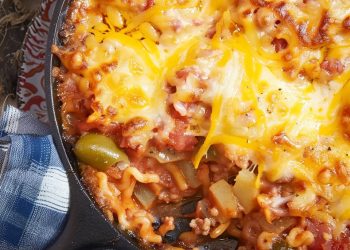 REIS HACKFLEISCH AUFLAUF MIT GESCHMOLZENEM KÄSE