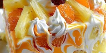 Fantakuchen mit Mandarinen und Ananas