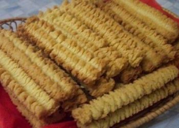 Knusprige Shortbread-Kekse durch einen „Mais“-Fleischwolf schneiden. Zwei Rezepte aus den 90ern