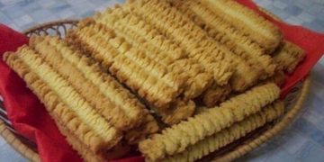 Knusprige Shortbread-Kekse durch einen „Mais“-Fleischwolf schneiden. Zwei Rezepte aus den 90ern