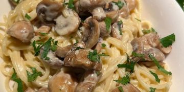 Cremige Spaghetti mit Champignons
