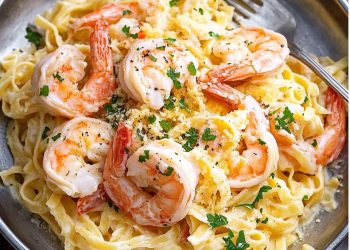 Nudeln mit Krabben! Schnell, einfach und unglaublich lecker!