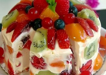 Leckere ZACK ZACK Sahne-Torte mit Obst – ohne Backen und in nur 5 Minuten zubereitet