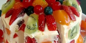 Leckere ZACK ZACK Sahne-Torte mit Obst – ohne Backen und in nur 5 Minuten zubereitet