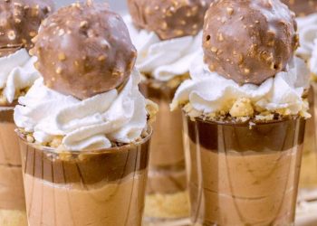 Mini-Schokoladendessert-Parfaitbecher: einfach und schnell