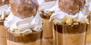 Mini-Schokoladendessert-Parfaitbecher: einfach und schnell