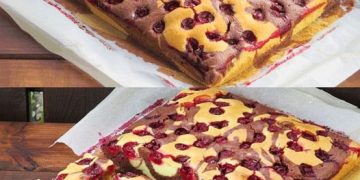 Schoko Kirsch Blechkuchen in 3 Minuten zubereitet (ein Tassenrezept)