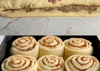 Weiche und flauschige Zimt-Walnuss-Brötchen mit Frischkäse-Zuckerguss