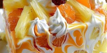 Fantakuchen mit Mandarinen und Ananas