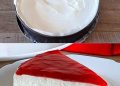 Philadelphiatorte mit Himbeeren mit einen Keksboden ohne Backen