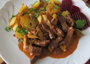 Rindfleisch mit Senf geschmort