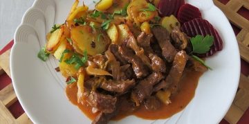 Rindfleisch mit Senf geschmort
