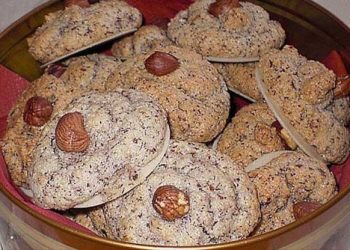 Nussmakronen, davon muss ich immer extra viele backen!