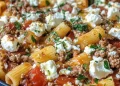 Griechischer Hack-Nudel-Auflauf mit Feta