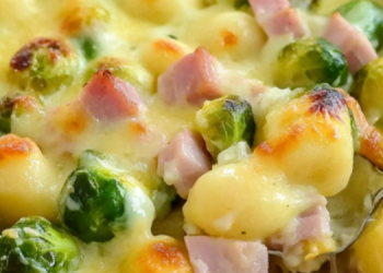 Gnocchi Auflauf mit Rosenkohl und Schinken – Herbstlicher Genuss! 