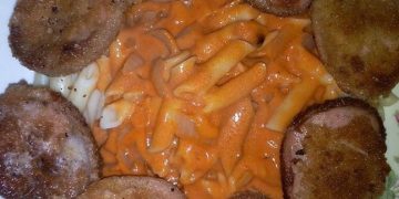DDR MAKKARONI MIT TOMATENSOSSE UND JÄGERSCHNITZEL, EINFACH SUPER LECKER!