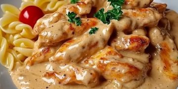 Zarte Hähnchenstreifen mit cremigen Nudeln in sahniger Sauce