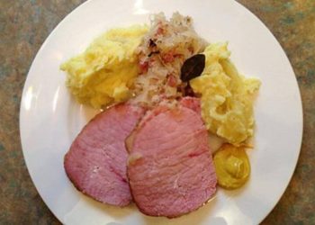 Kassler mit Sauerkraut und Kartoffeln