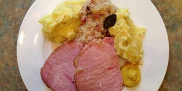Kassler mit Sauerkraut und Kartoffeln